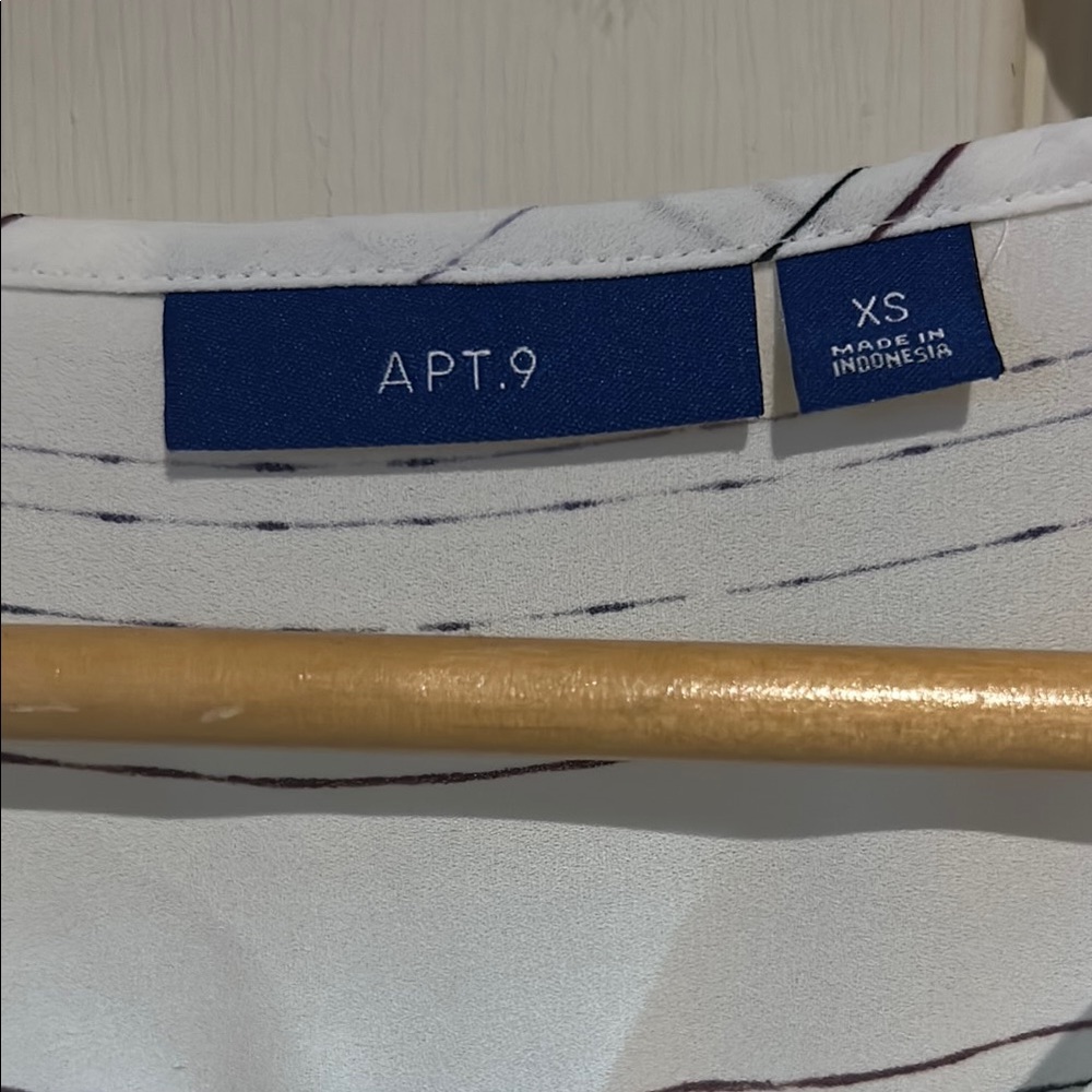 Apt. 9 Asymmetrical Cream Fitted Tank Top - Picture 4 of 4